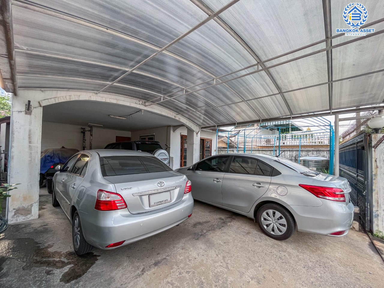 *****บ้านเดี่ยวมือสองกรุงเทพมหานคร หมู่บ้าน ซอยลาดพร้าว35 ลาดพร้าว เนื้อที่กว้างขวางถึง 72 ตร.ว. ฟังก์ชัน 4 ห้องนอน 4 ห้องน้ำ 4 ที่จอดรถ บนทำเลดี เชื่อมต่อ ถ.รัชดาภิเษก,ถ.ลาดพร้าว ใกล้รถไฟฟ้าสายสีน้ำเงิน "สถานีลาดพร้าว" และทางด่วน "ศรีรัช" ห้ามพลาด!